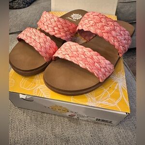 Yellow Box Filbert Sandals Coral women’s size 8 excellent condition
